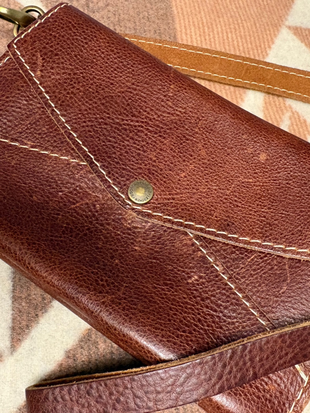 Portland Leather Two-Tone Brown Crossbody Wallet Bag - Picture 8 of 15